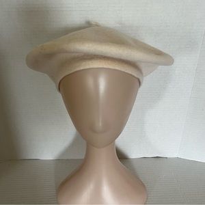 Betmar New York Vintage Ivory 100% Pure New Wool Beret Classic Chic Hat